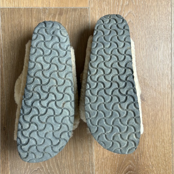 Papillio Arizona Big Buckle Teddy Shearling
Sz 39 
Teddy Eggshell - Picture 3 of 4